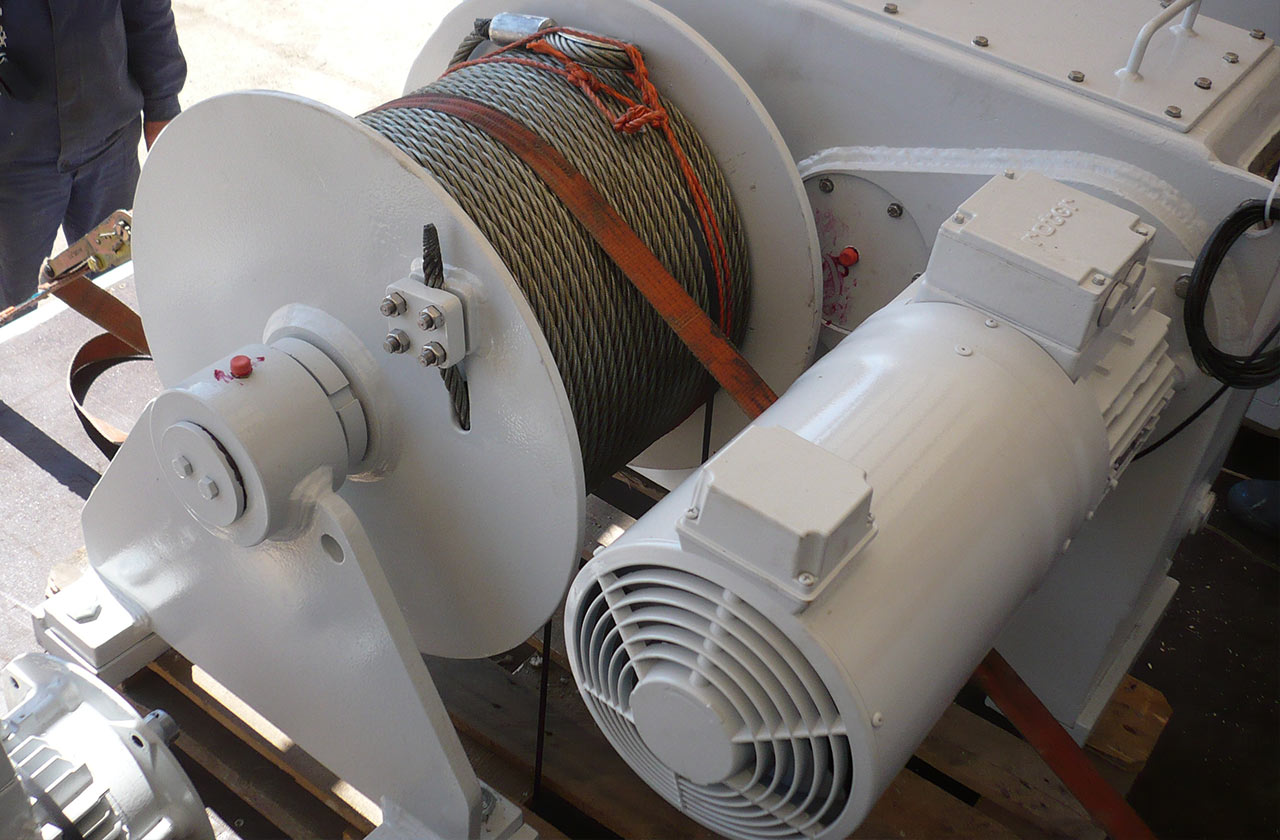 tugger-winches-dmt-marine-equipment