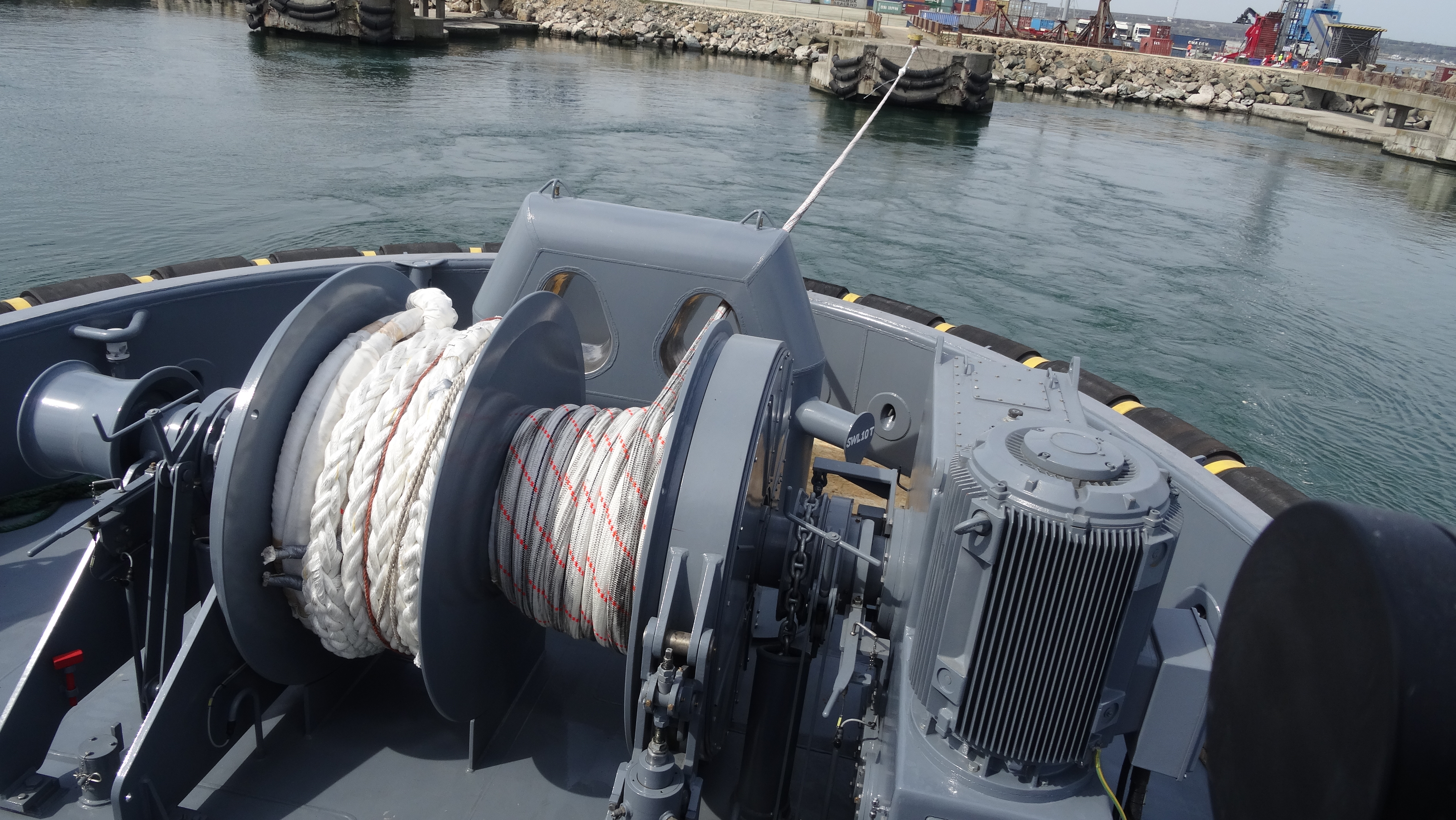 anchor towing winch navy