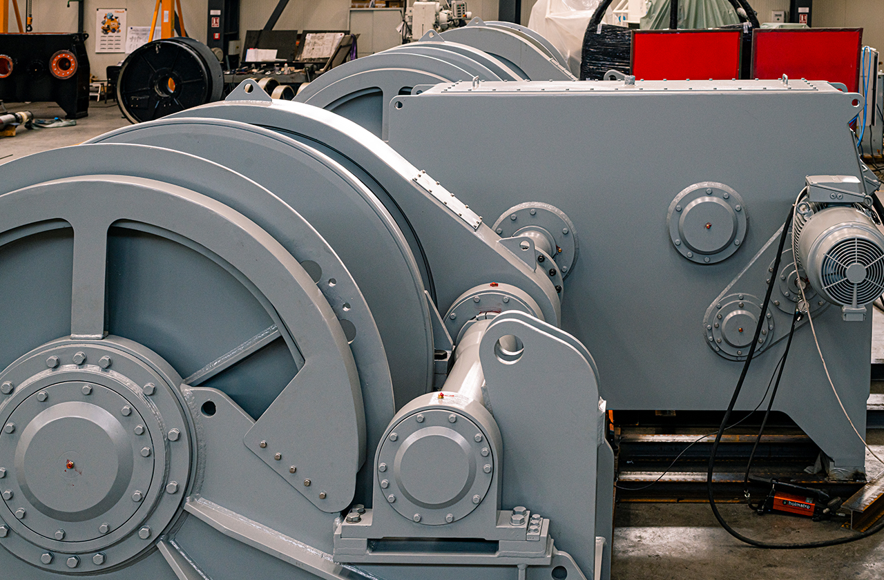 Hoisting Winches Reliable winches for marine applications